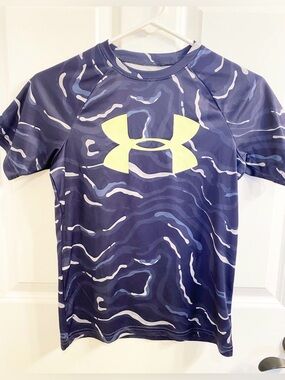 Boys Under Armour Shirt (size medium)